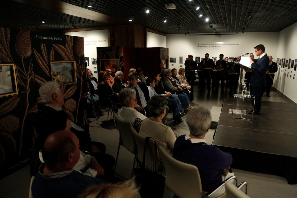 Blas Jesús Muñoz realiza la exaltación cofrade de la Fundación Cajasol en Córdoba