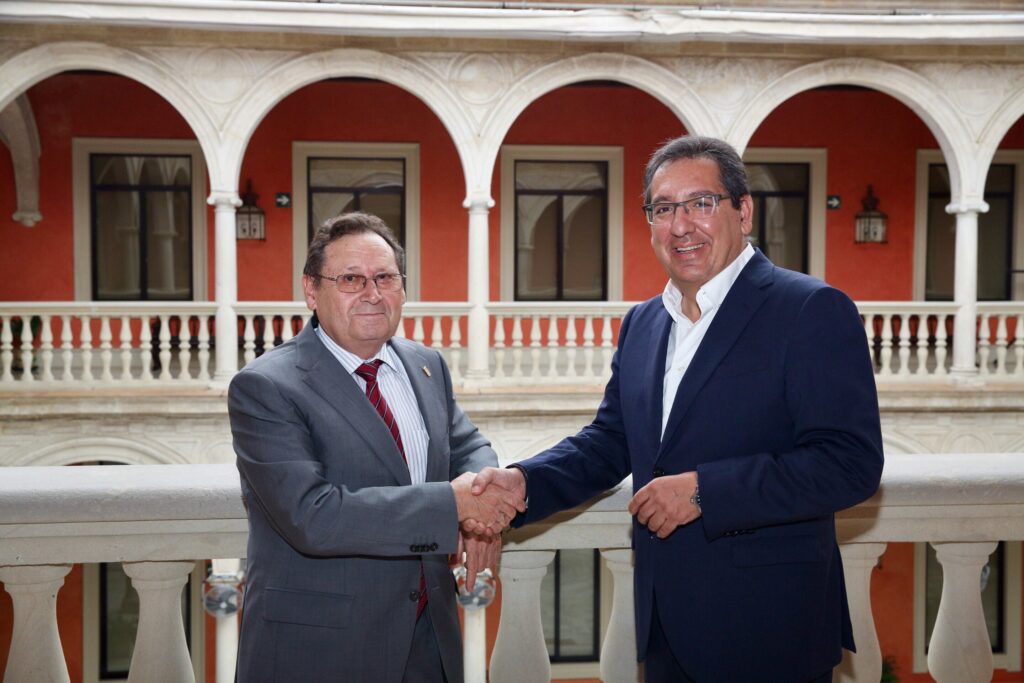 La Fundación Cajasol renueva su apuesta por el Club Agrupación de Voleibol Esquimo como principal colaborador