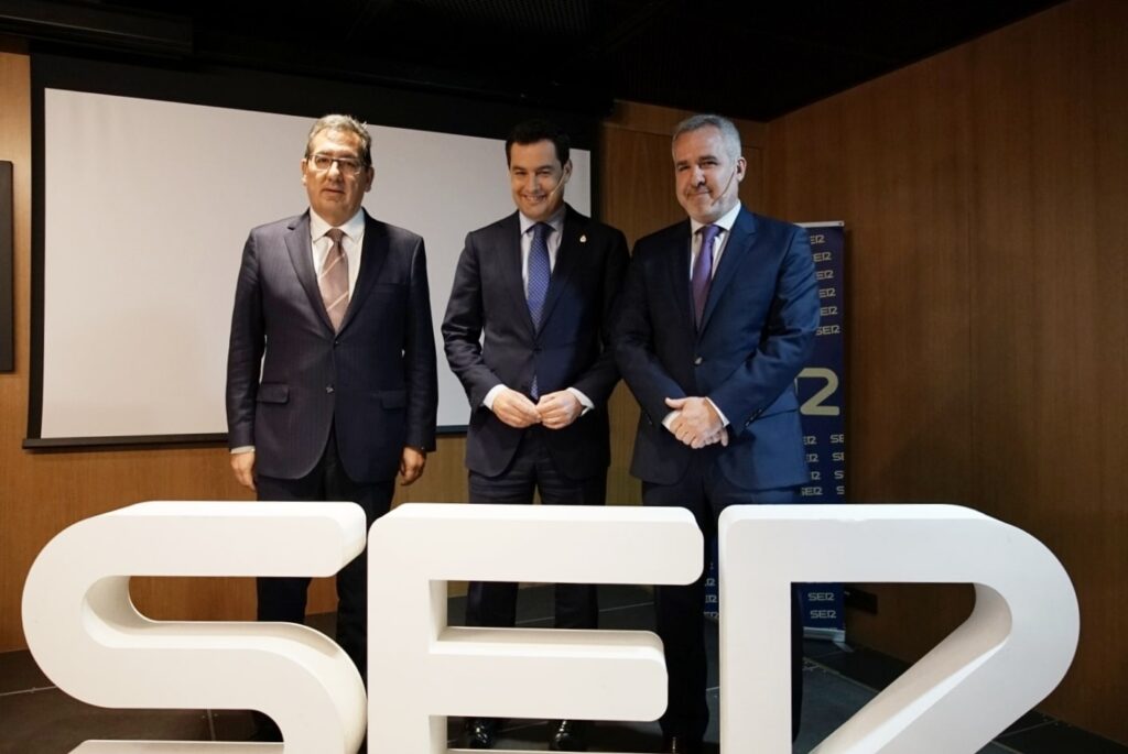 Juan Manuel Moreno, presidente de la Junta de Andalucía, inaugura el ciclo #Andalucia40SER en la Fundación Cajasol