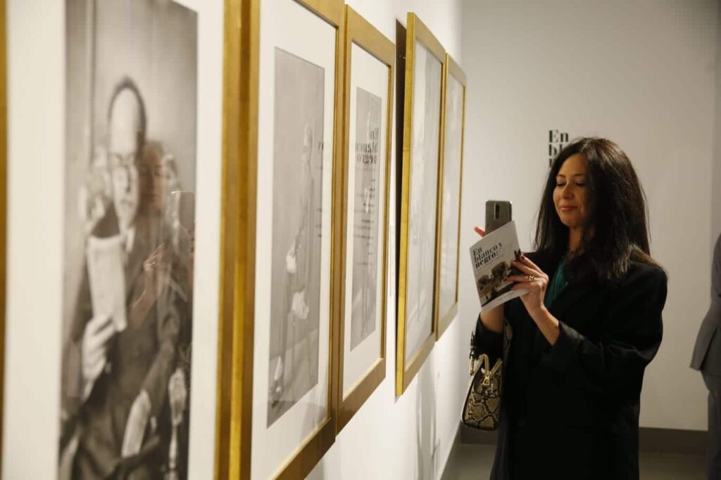 Inauguración de la exposición 'En blanco y negro' en la sede de la Fundación Cajasol en Córdoba