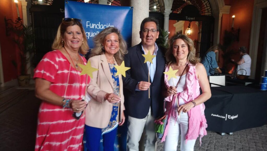 Fantástica acogida del mercadillo de la Fundación Pequeño Deseo en Sevilla