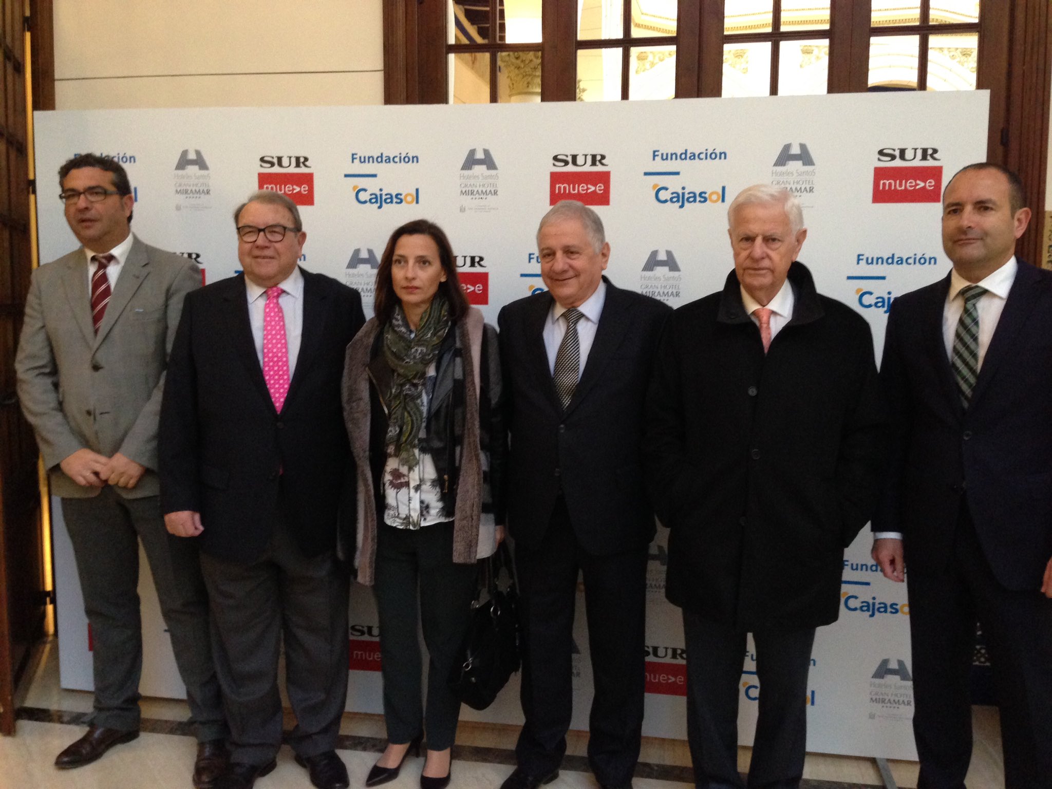 Diferentes autoridades en el encuentro 'Málaga, ante un nuevo futuro'