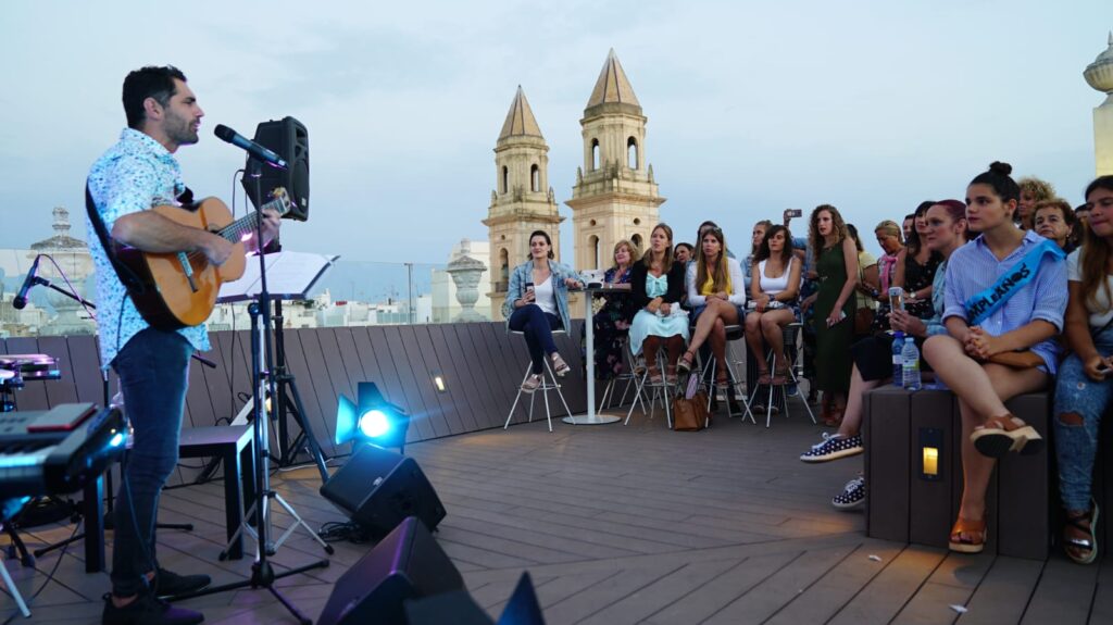 Los jueves y viernes del mes de julio tienes una cita con las ‘Noches en la Azotea’ de la Fundación Cajasol en Cádiz