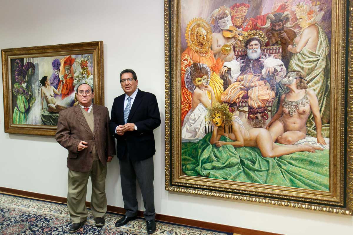 Juan Valdés y Antonio Pulido, junto a las obras adquiridas por la Fundación Cajasol