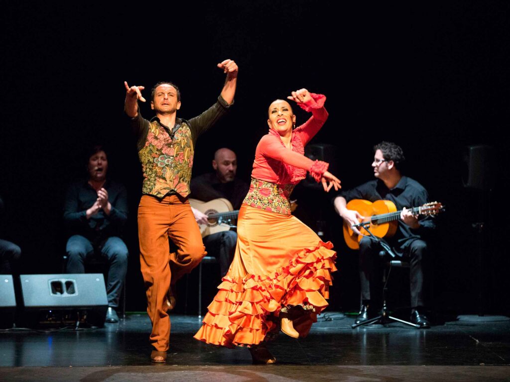 Miguel Ángel Corbacho y Elena Algado, durante su actuación en los Jueves Flamencos