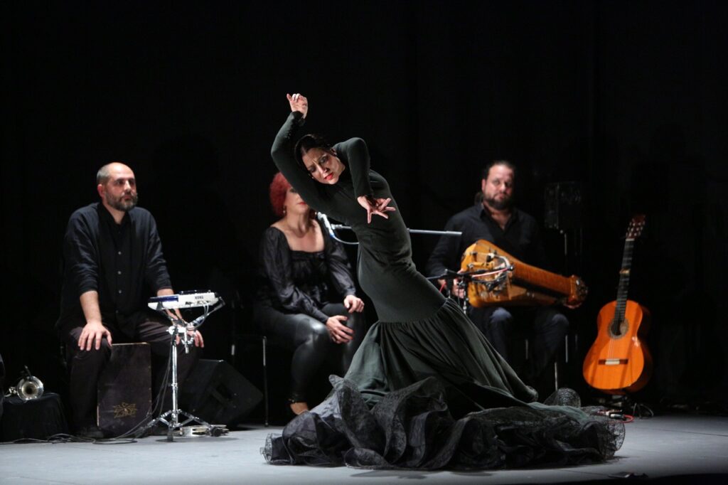 'La Choni' y su Reencuentro cautivan al público en los 'Jueves Flamencos' de la Fundación Cajasol