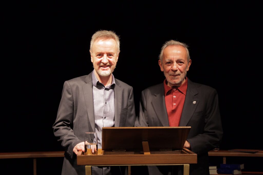 Carlos Hipólito y José Luis Gómez ejecutan la tercera propuesta del ciclo ‘La lengua navega a América’ en Huelva
