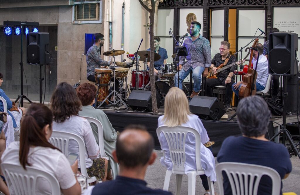 ‘Planeta Jondo’ golpea sobre la raíz del flamenco en ‘Los Jueves en la Calle’