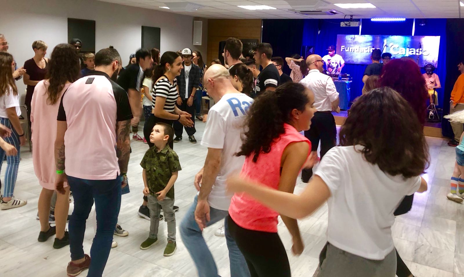 El público participó activamente en el espectáculo de 'Yo soy loco' en los Jueves en la Cuarta