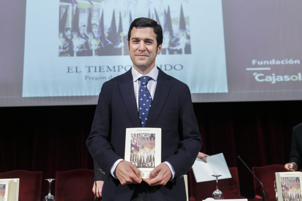 Presentación del libro del Pregón de la Semana Santa de Sevilla 2015, a cargo de Lutgardo García Diaz