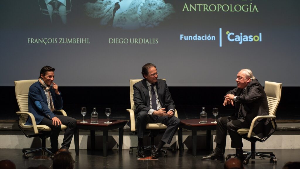 Urdiales y Zumbeihl: una mirada al toro desde la antropología en la Fundación Cajasol