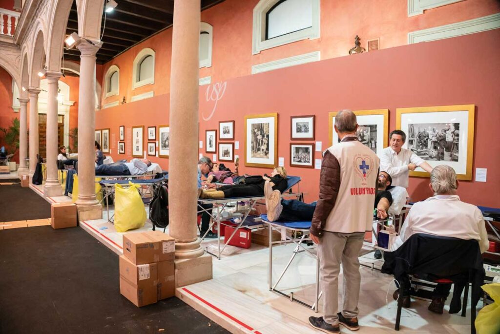 Maratón de donación de sangre en la sede de la Fundación Cajasol en Sevilla