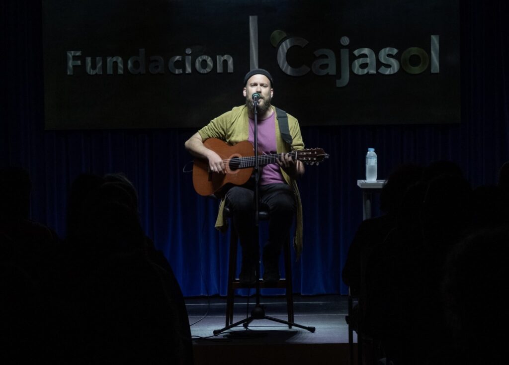 Mario Díaz presenta ‘Infinito’ en ‘Los Jueves en la Cuarta’ de la Fundación Cajasol en Huelva