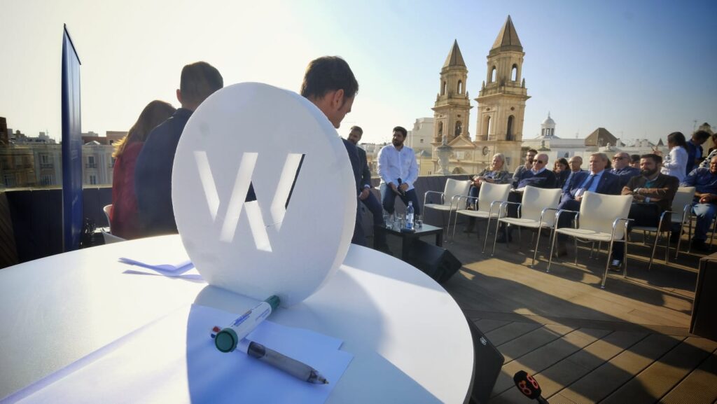 Mesa redonda dentro del Lambda World Cádiz en la Fundación Cajasol