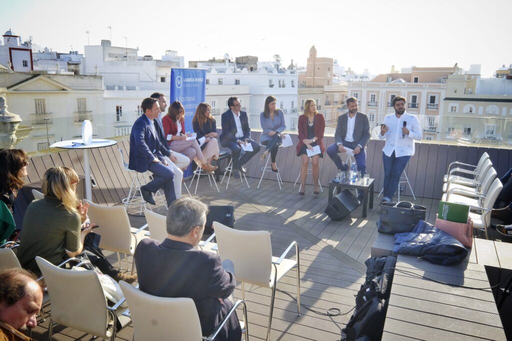 Mesa redonda dentro del Lambda World Cádiz en la Fundación Cajasol