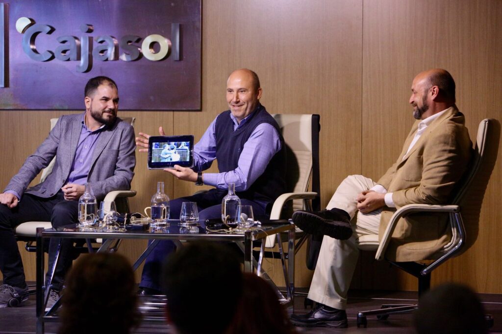 Mesa Redonda: Redes Sociales ¿Aliado o Enemigo? ¿Las Controlas o te Controlan?