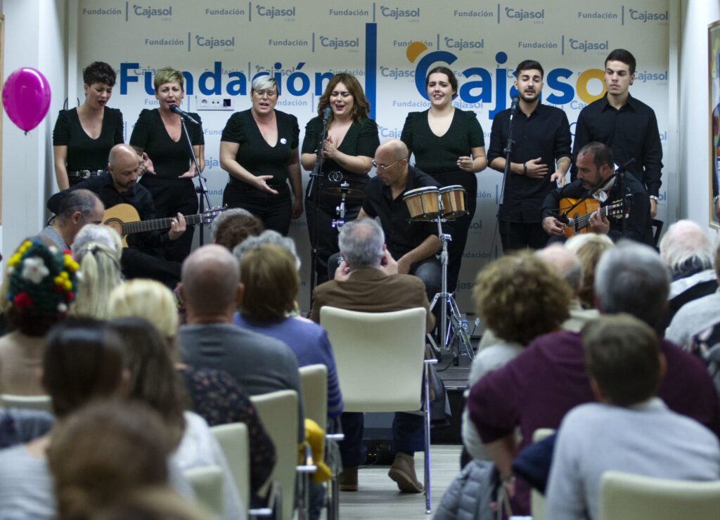 Fin de fiesta en el programa de villancicos flamencos con Nazaret y Aroa Cala cantándole a la Navidad ‘de gaditanas maneras’