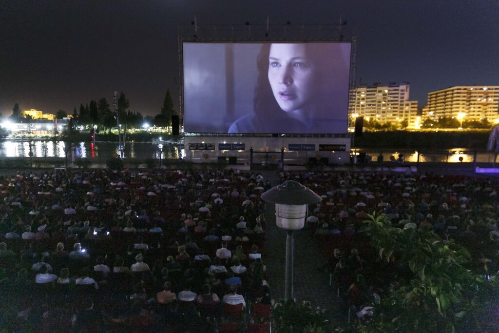 Cerca de 2.000 personas disfrutan de la ‘Noche de la Fundación Cajasol’ en Open Star Sevilla