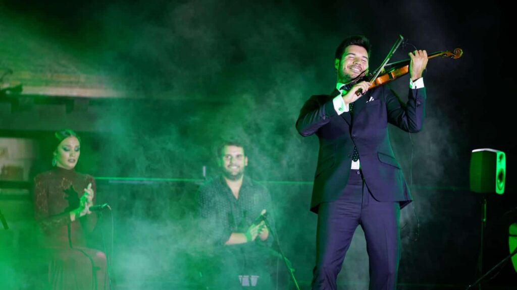 Paco Montalvo pone el alma con su violín en el II Estival Flamenco Cádiz