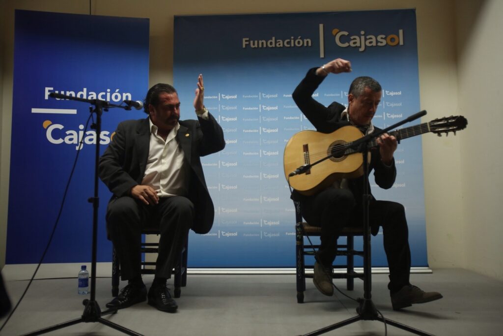 Paco Reyes y el Niño de la Leo actúan en los 'Viernes Flamencos' de la Fundación Cajasol