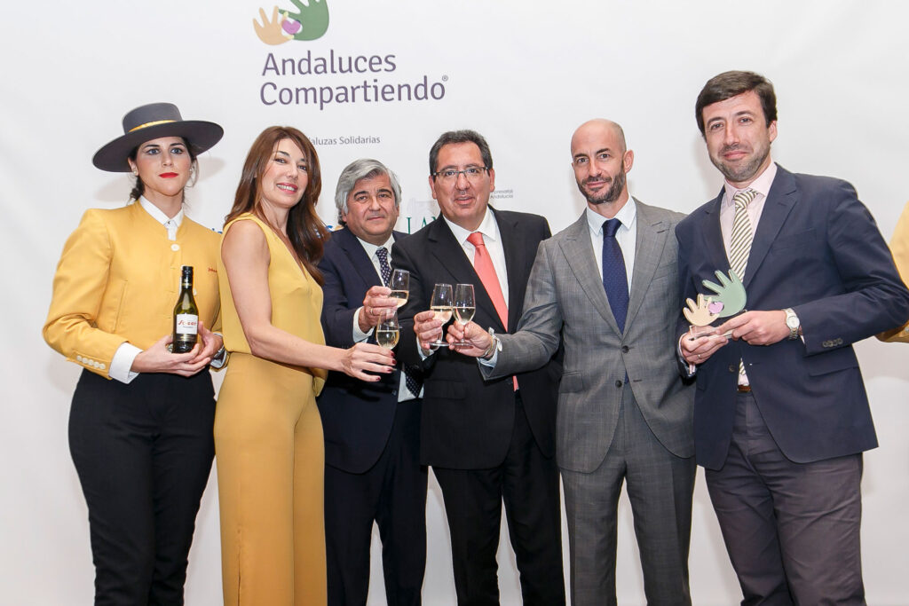 Preludio Solidario de la Feria de Sevilla 2016 en la Fundación Cajasol con Andaluces Compartiendo y Bodegas Barbadillo