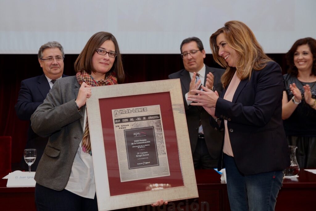 Carmen Rengel recibe el XXIII Premio de la Comunicación de la Asociación de la Prensa de Sevilla en la Fundación Cajasol