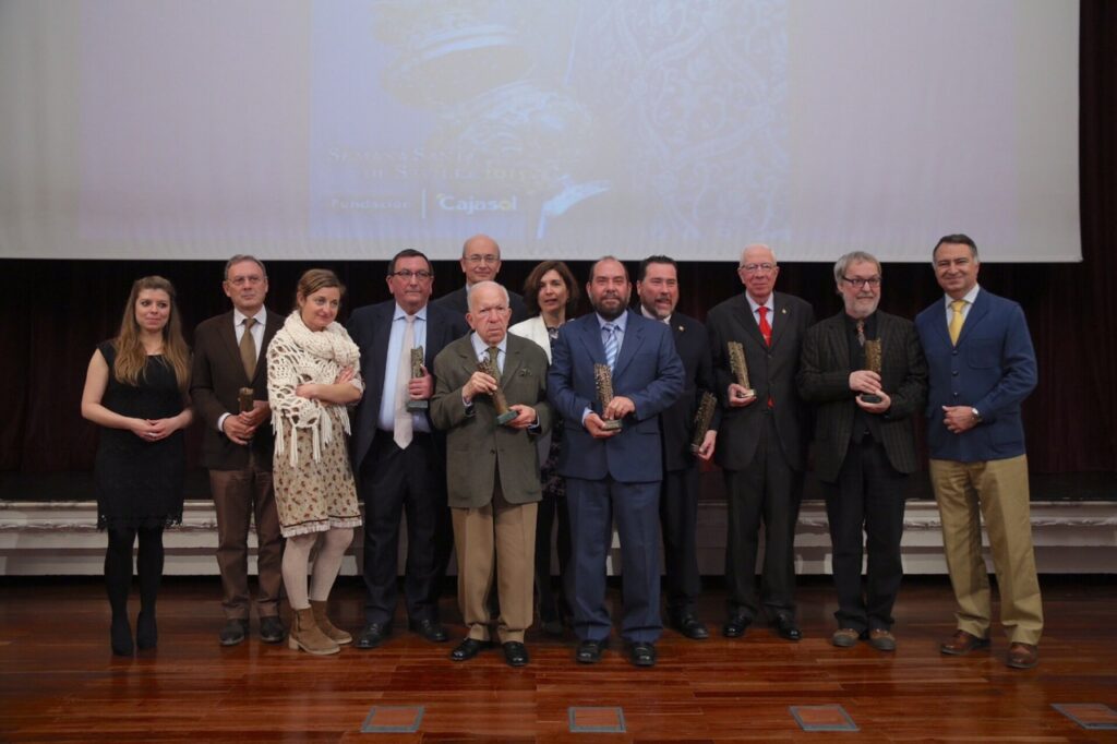 La Fundación Cajasol presenta el Programa de Mano de la Semana Santa y entrega de los premios 'Gota a Gota de Pasión 2015'