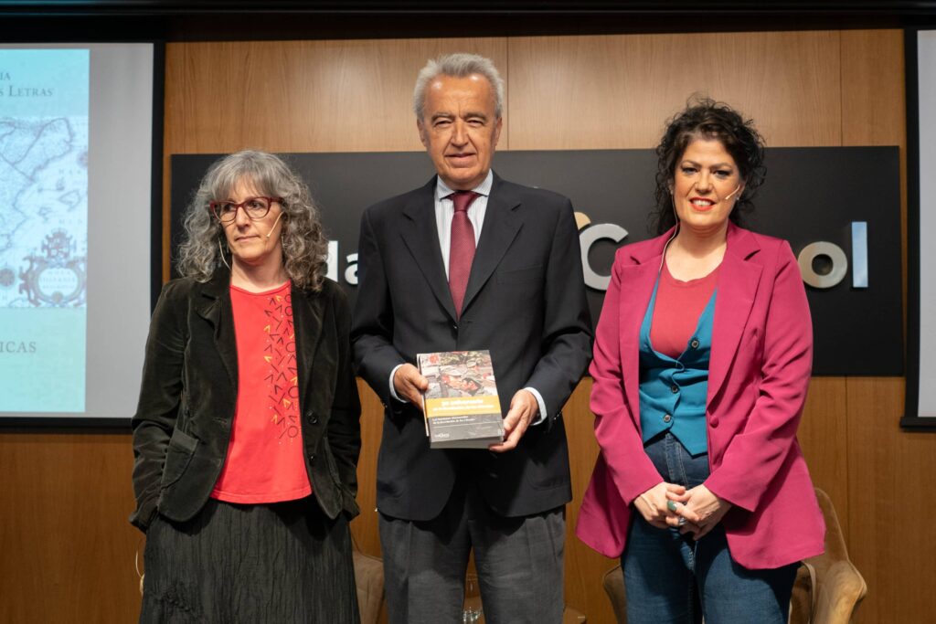 Tereixa Constela abre las jornada sobre ‘Letras Ibéricas’ con la presentación de su libro «Abril es un país»