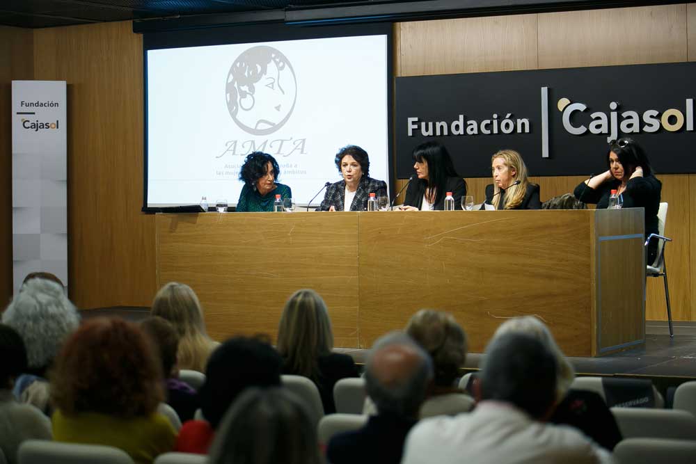Presentación de la Asociación de Mujeres AMTA en la Fundación Cajasol