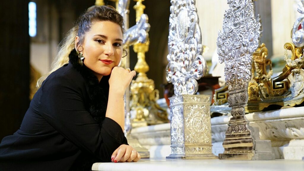 Laura Gallego muestra su lado más cofrade en ‘Saeta y Mantilla’