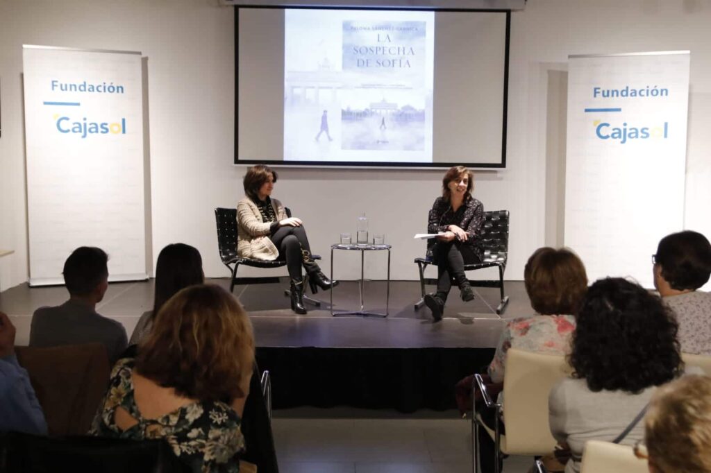 Presentación de 'La sospecha de Sofía', de Paloma Sánchez-Garnica, en la sede de la Fundación Cajasol en Córdoba