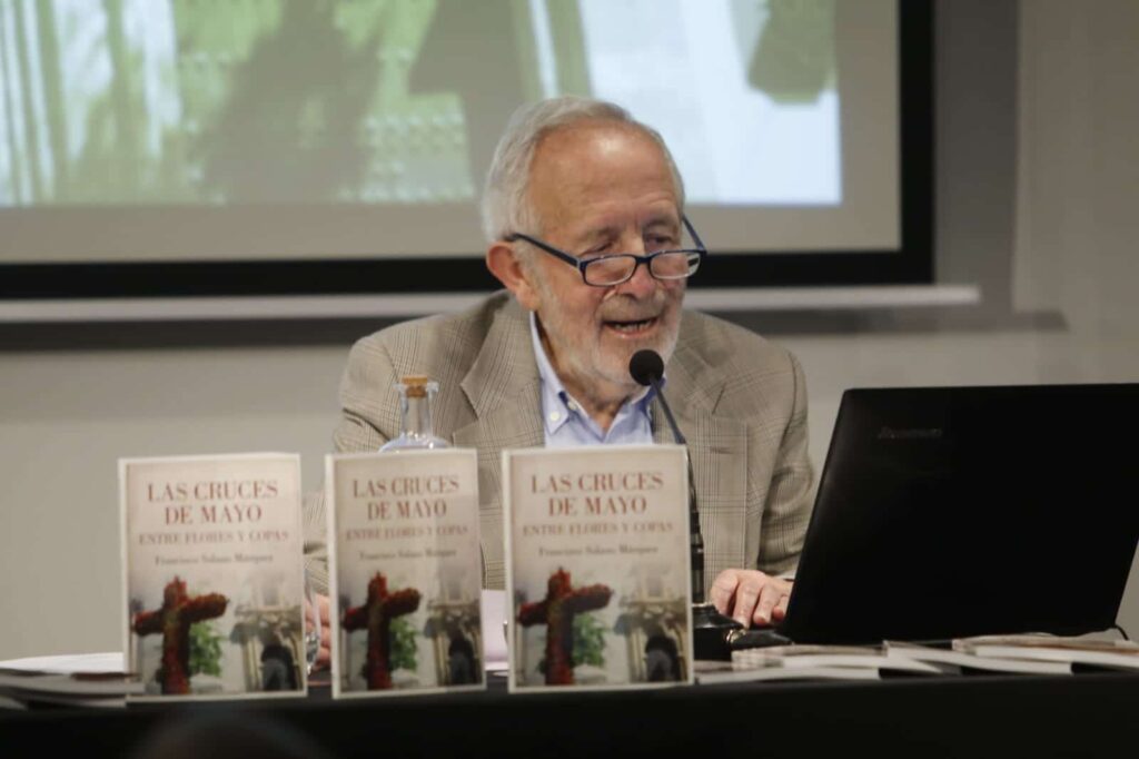 Presentación del libro 'Las Cruces de Mayo. Entre flores y copas' en Córdoba