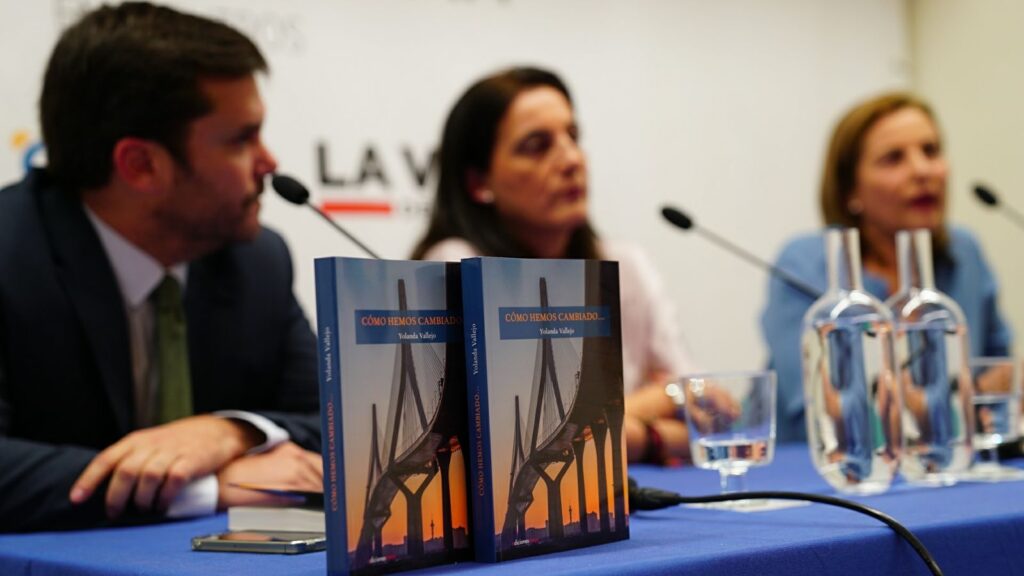 La Hoja Roja de Yolanda Vallejo en La Voz de Cádiz ‘cambia’ al formato libro en la Fundación Cajasol