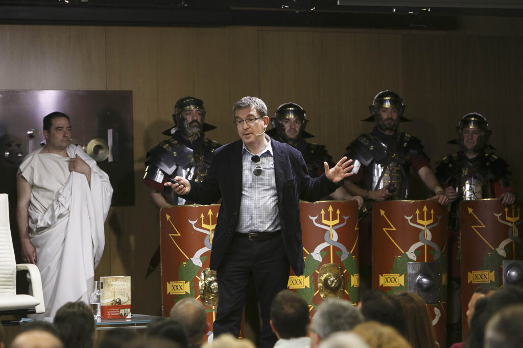 Presentación del libro ‘La legión perdida’, de Santiago Posteguillo, en la Fundación Cajasol
