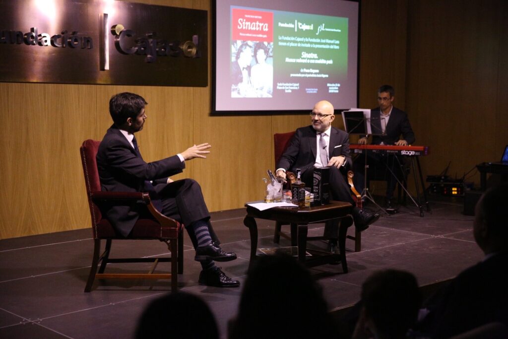 Presentación del libro ‘Sinatra. Nunca volveré a ese maldito país’, de Paco Reyero, en la Fundación Cajasol
