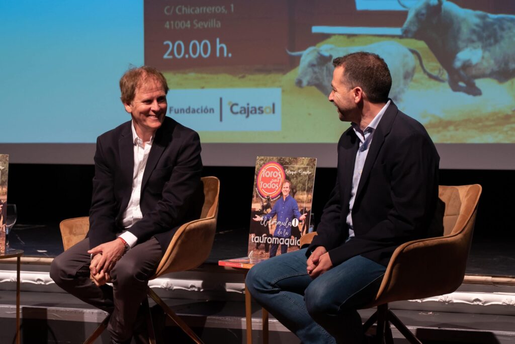 Enrique Romero presenta «Toros para todos. El fórmula 1 de la tauromaquia» en Fundación Cajasol
