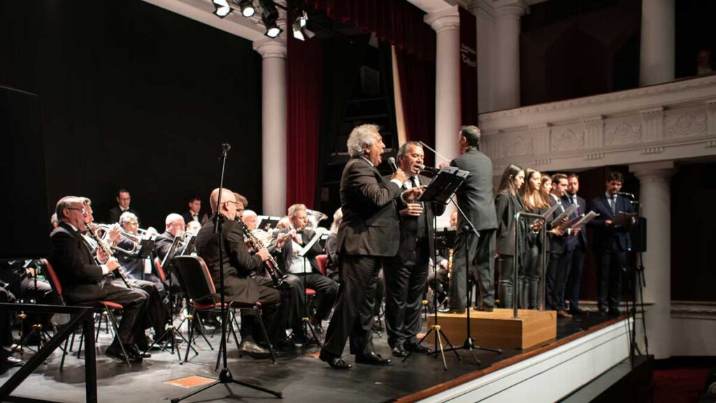 Exitosa puesta en escena de la marcha ‘Pregón a la Esperanza’ con Los del Rio y la Banda Sinfónica Municipal de Sevilla