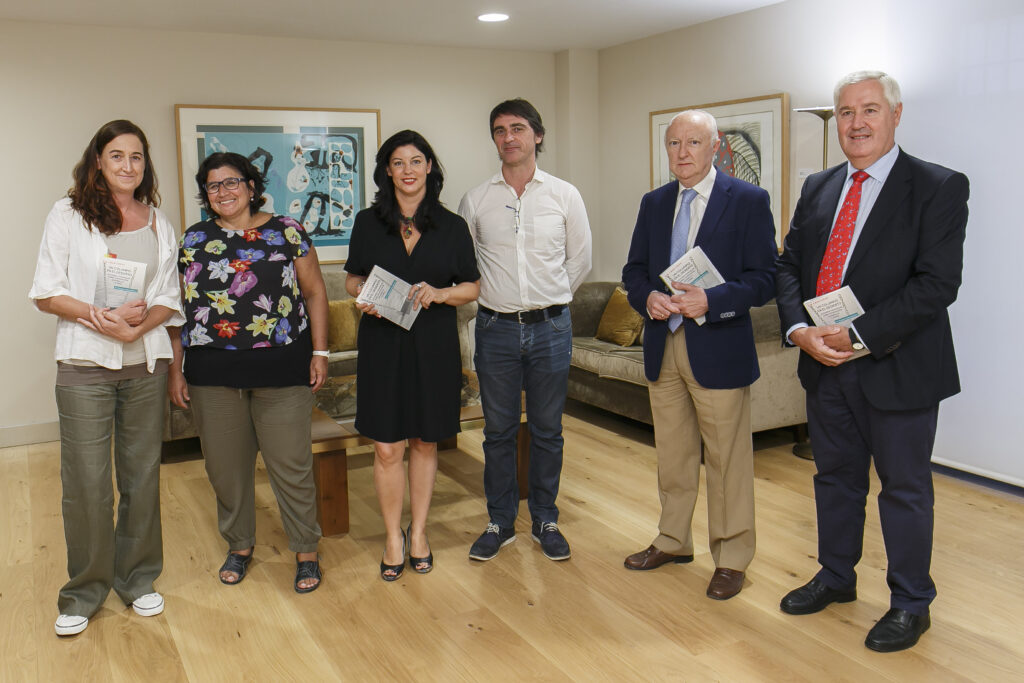 Presentación del libro 'Un columpio en el desierto' en la Fundación Cajasol