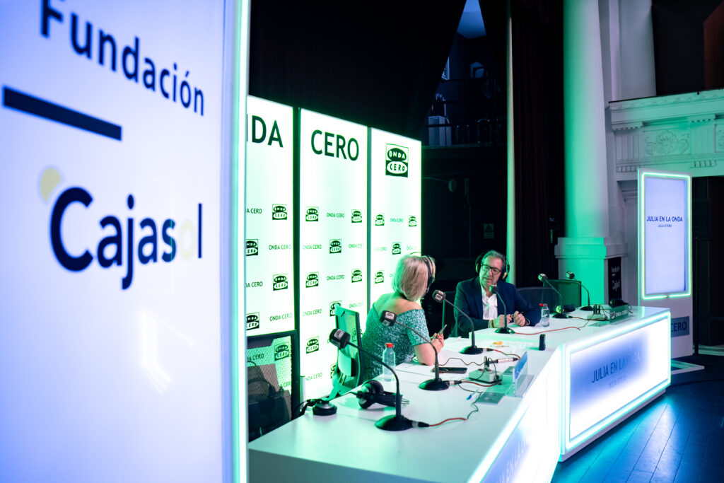 Julia en la Onda, desde la Fundación Cajasol. Julia Otero entrevista a Antonio Pulido.