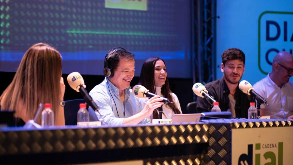 El programa ‘Dial Tal Cual’, en Sevilla con Cepeda, India Martínez, Edurne, Efecto Pasillo y Amaral