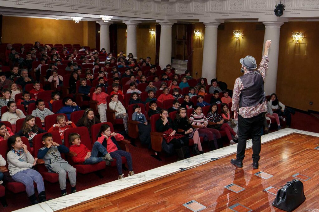 El programa educativo de la Fundación Cajasol sigue su curso acercando la tradición oral andaluza a los escolares