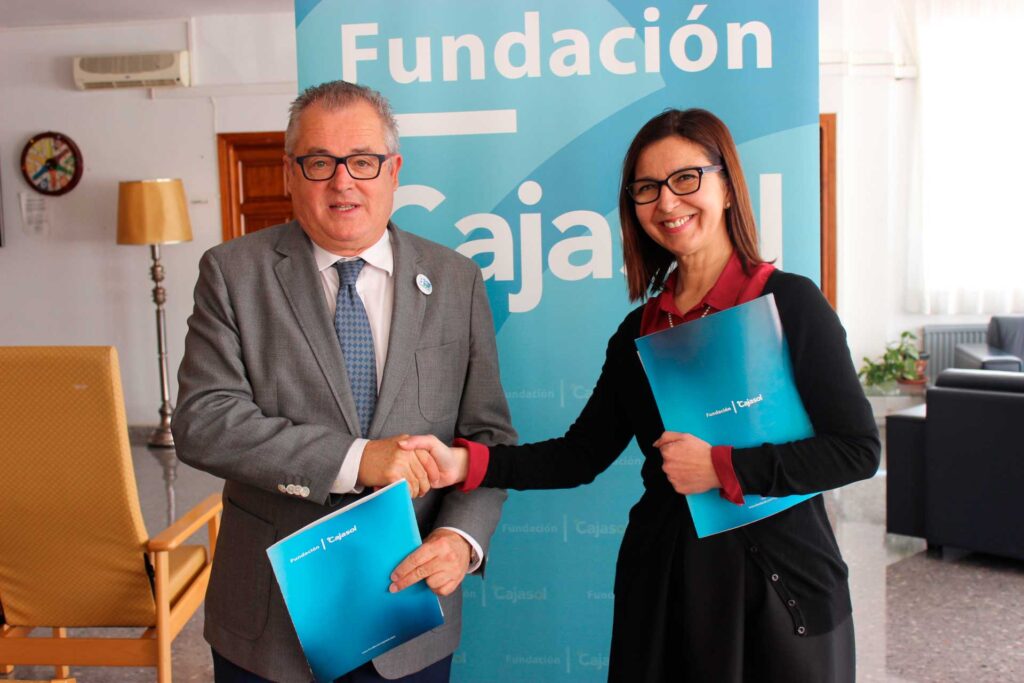 La Fundación Cajasol impulsa los talleres ocupacionales en la Residencia de Mayores La Orden