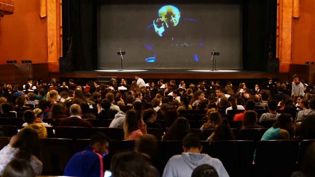 Más de mil estudiantes de Jerez disfruta de la poesía del Siglo de Oro en el Teatro Villamarta