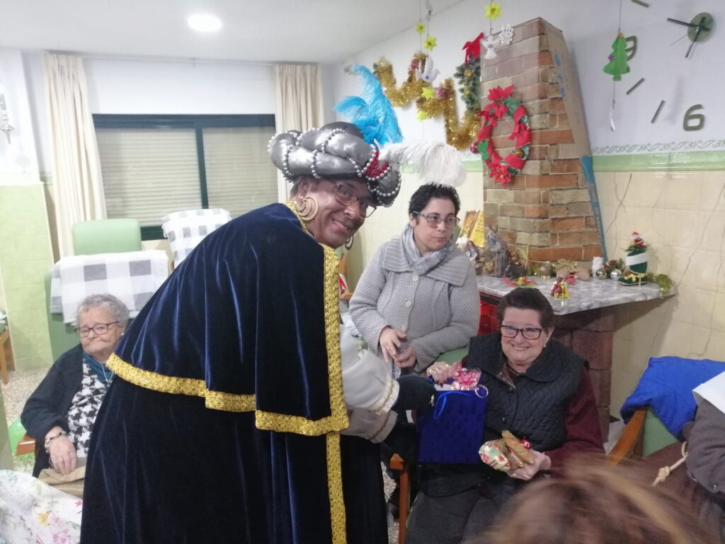Visita de los Reyes Magos 2020 a la Residencia de Ancianos Santa Ángela de la Cruz en Huelva
