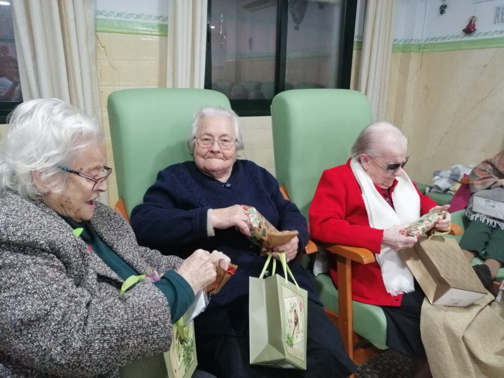Visita de los Reyes Magos 2020 a la Residencia de Ancianos Santa Ángela de la Cruz en Huelva