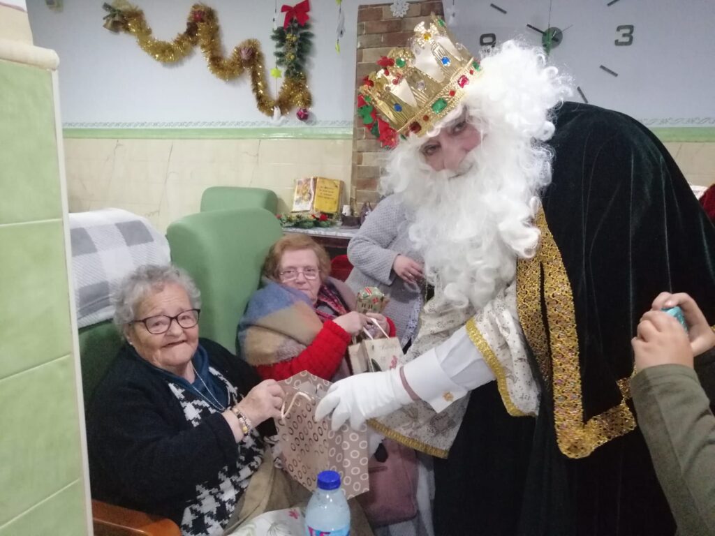 Visita de los Reyes Magos 2020 a la Residencia de Ancianos Santa Ángela de la Cruz en Huelva