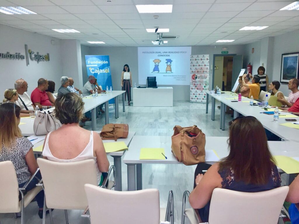 FEAFES Huelva acerca al público la realidad de la Patología Dual