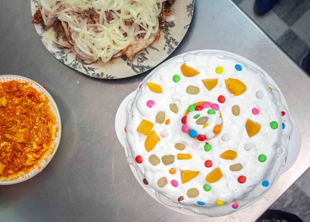 Taller de cocina con elaboración de platos de diferente procedencia