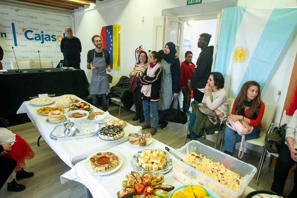 Degustación de platos típicos de distintos países en el Día Internacional del Migrante