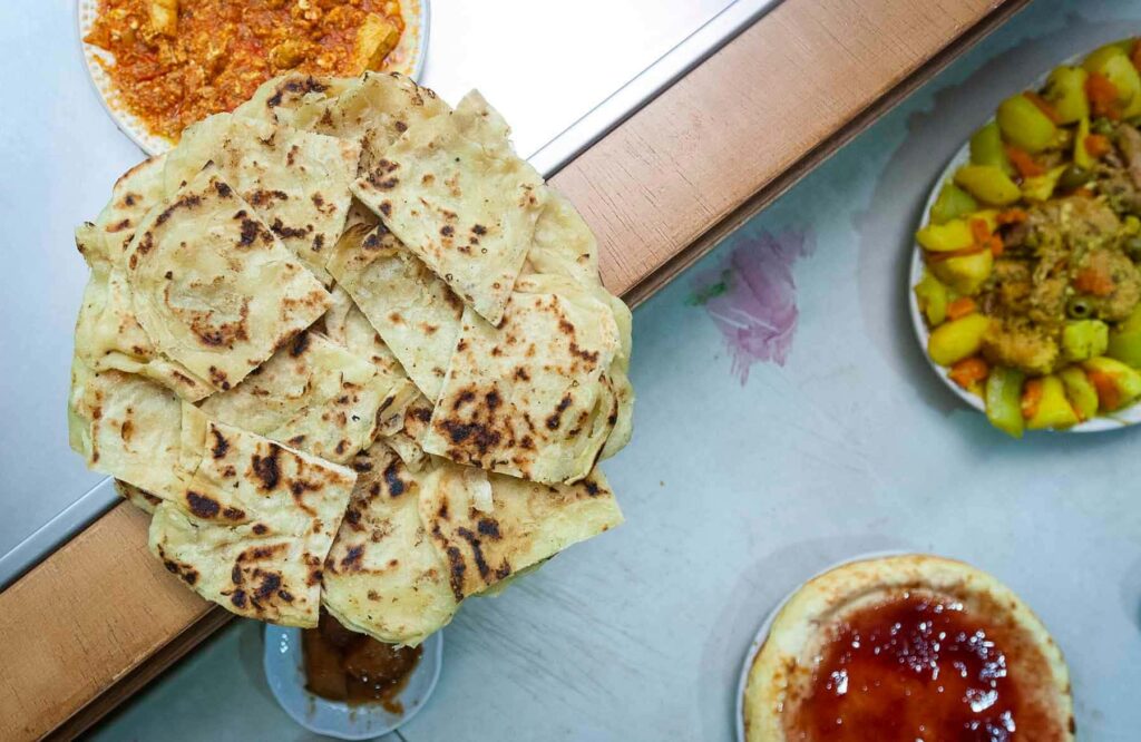 Taller de cocina con elaboración de platos de diferente procedencia
